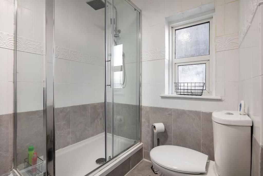 2A - Bright & Airy 2 Bed Flat - 20 Mins To Central Londra Dış mekan fotoğraf