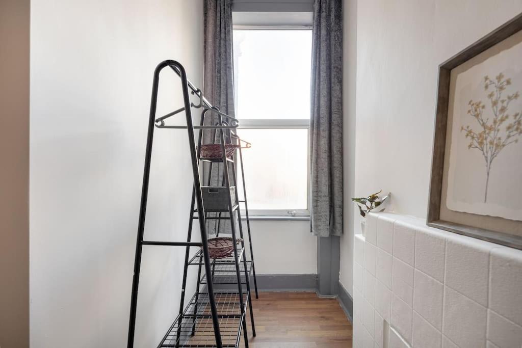 2A - Bright & Airy 2 Bed Flat - 20 Mins To Central Londra Dış mekan fotoğraf