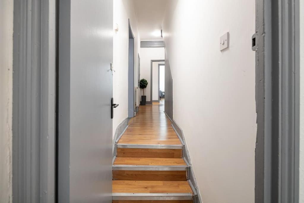 2A - Bright & Airy 2 Bed Flat - 20 Mins To Central Londra Dış mekan fotoğraf