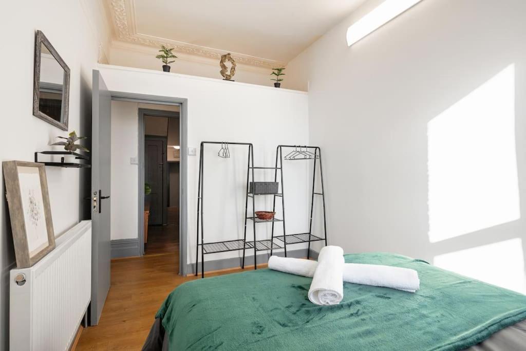 2A - Bright & Airy 2 Bed Flat - 20 Mins To Central Londra Dış mekan fotoğraf