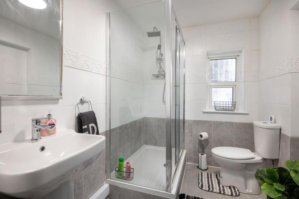 2A - Bright & Airy 2 Bed Flat - 20 Mins To Central Londra Dış mekan fotoğraf